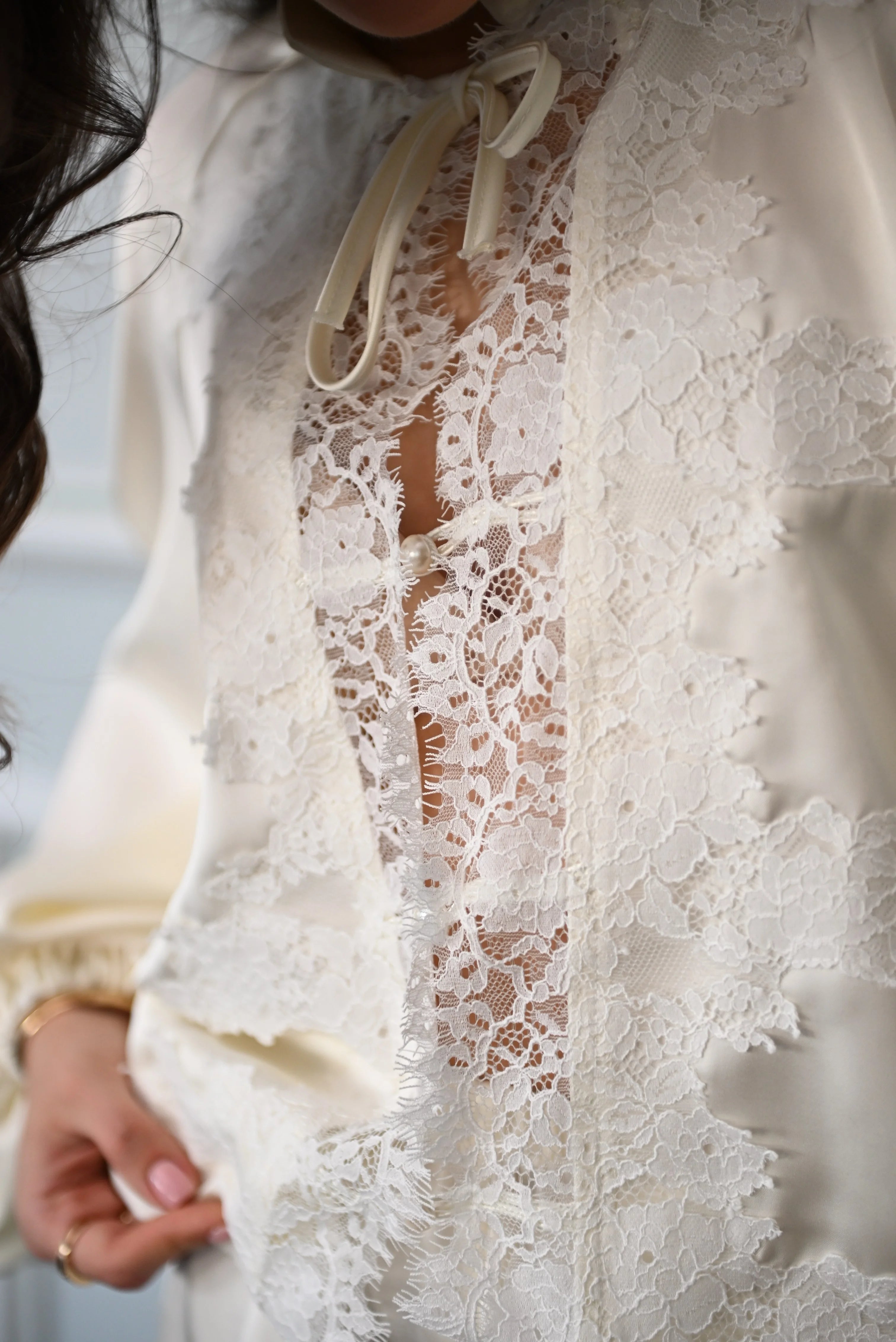 Juliette Satin ivory set with lace detailing